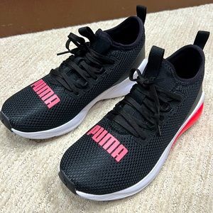 Woman’s Puma Shoes Size 7 1/2